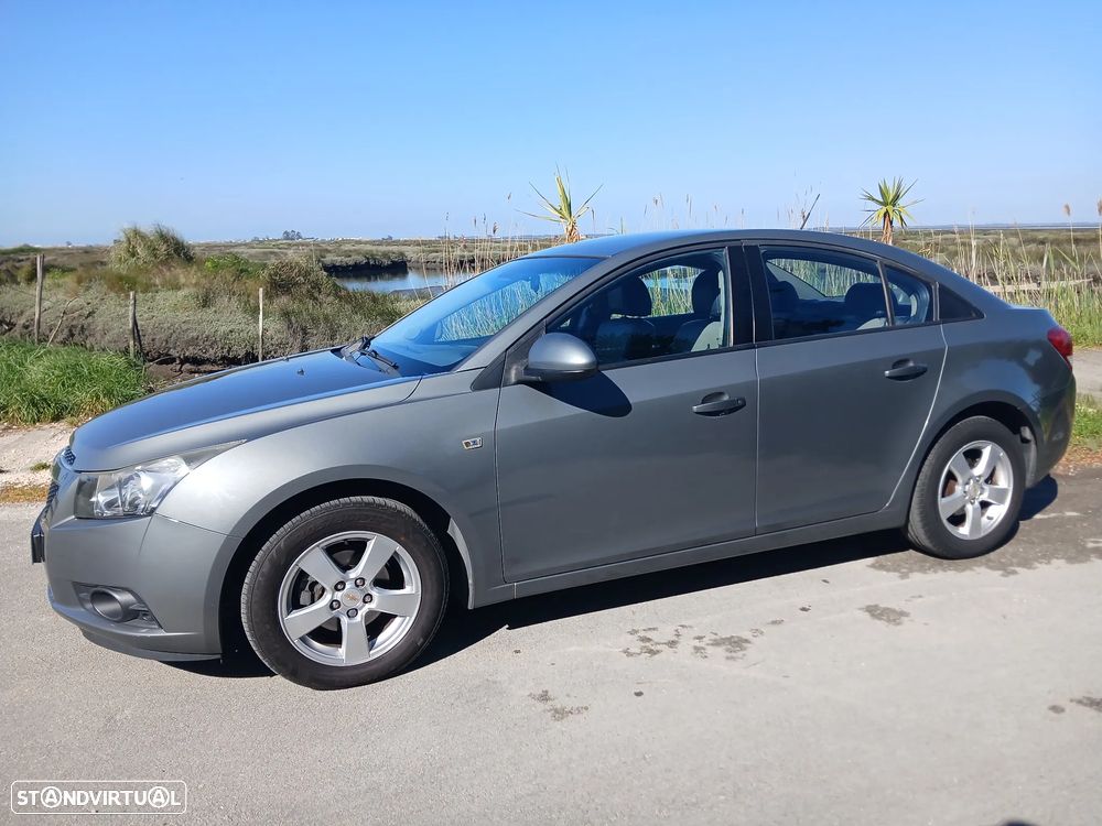 Chevrolet Cruze 1.6 LS - 2