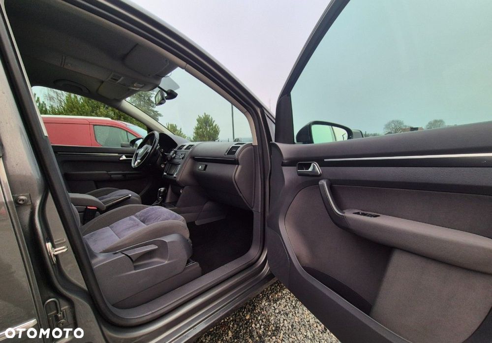 Volkswagen Touran - 11