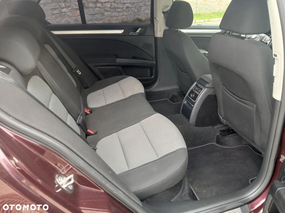Skoda Superb 2.0 TDI DPF Elegance - 17