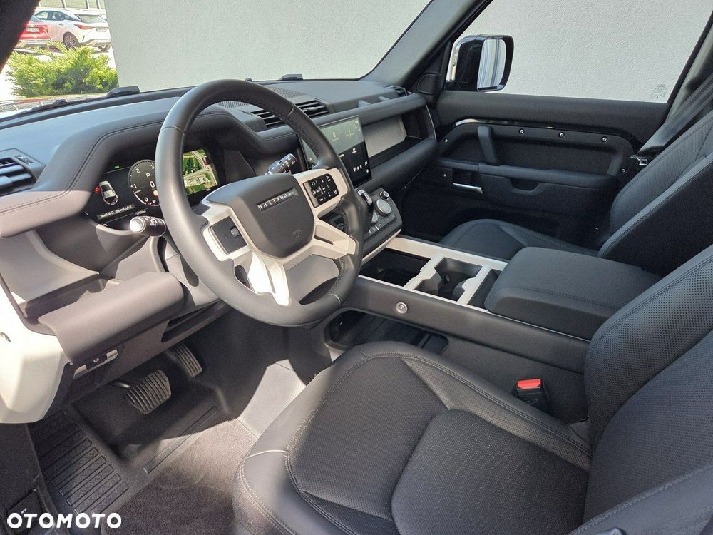 Land Rover Defender - 11