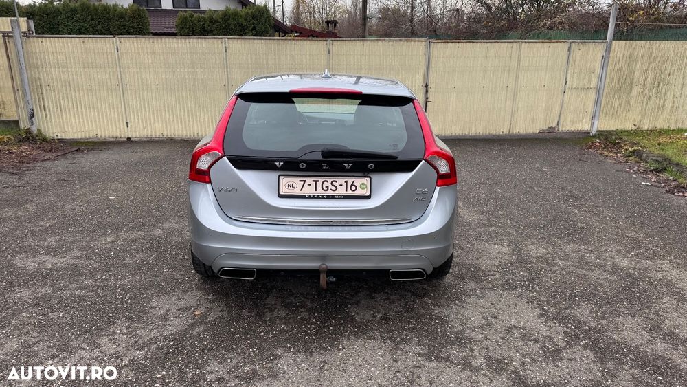 Volvo V60 D6 Plug-In-Hybrid AWD Geartronic Summum - 11