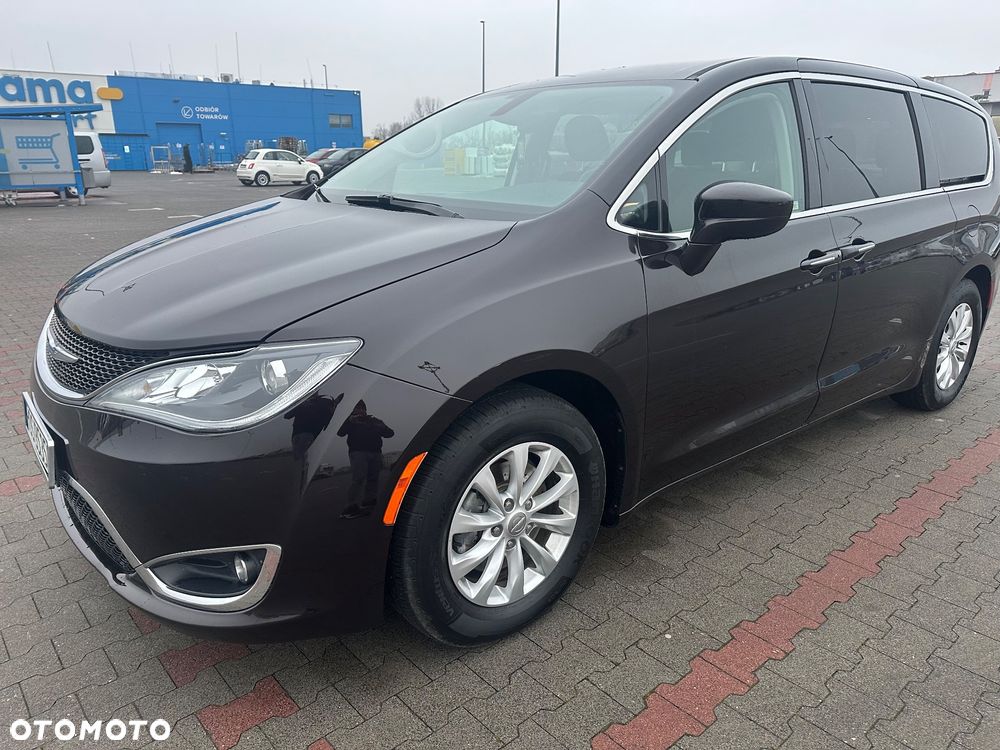 Chrysler Pacifica - 1