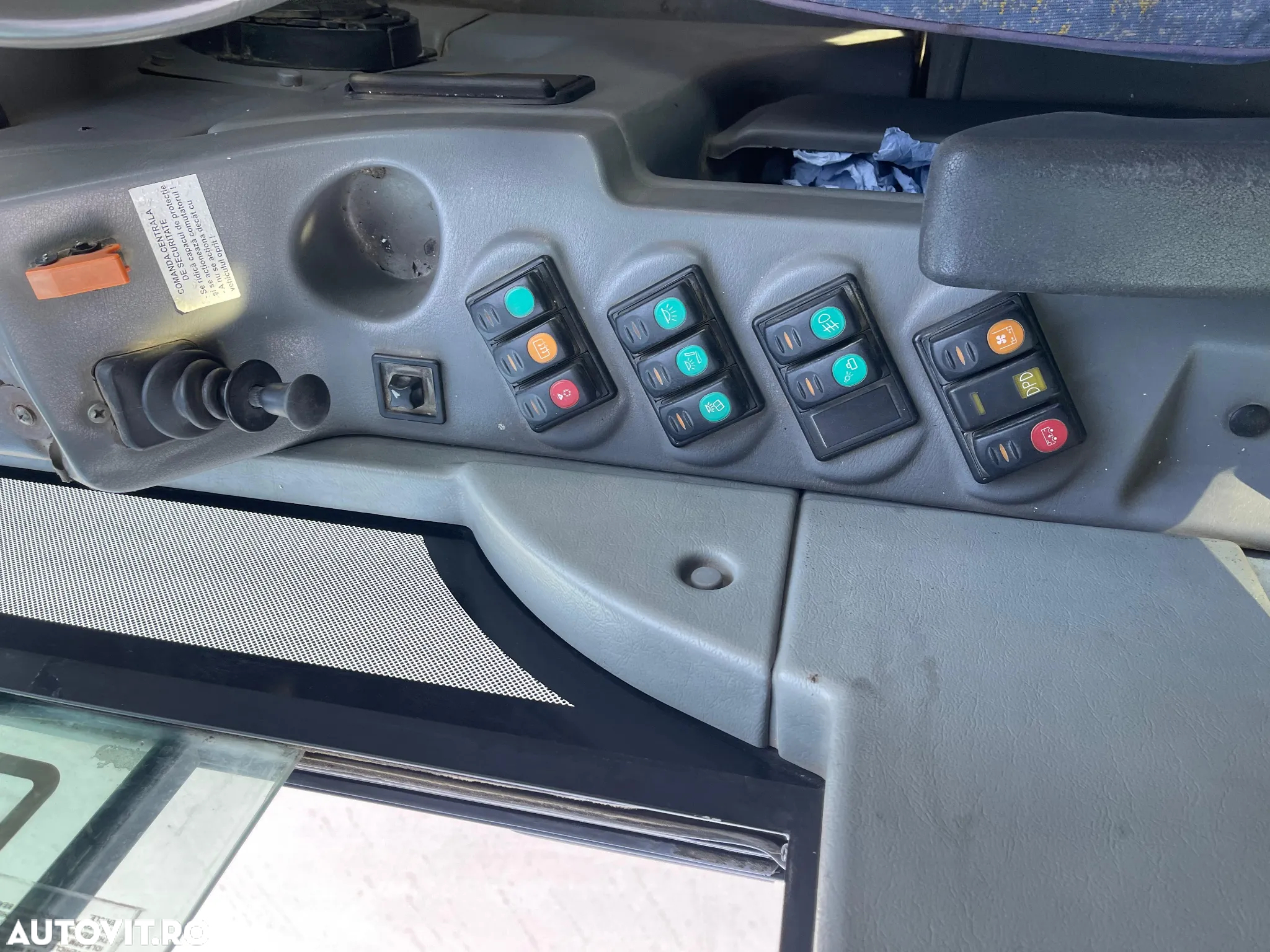 Isuzu Q-BUS 31 TURQUOISE - 4