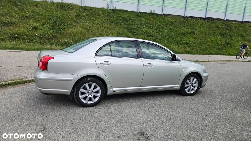 Toyota Avensis 1.8 VVT-i Sol - 3