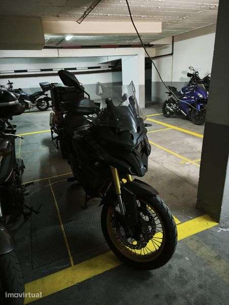 Parqueamento para motos - Grande imagem: 2/2