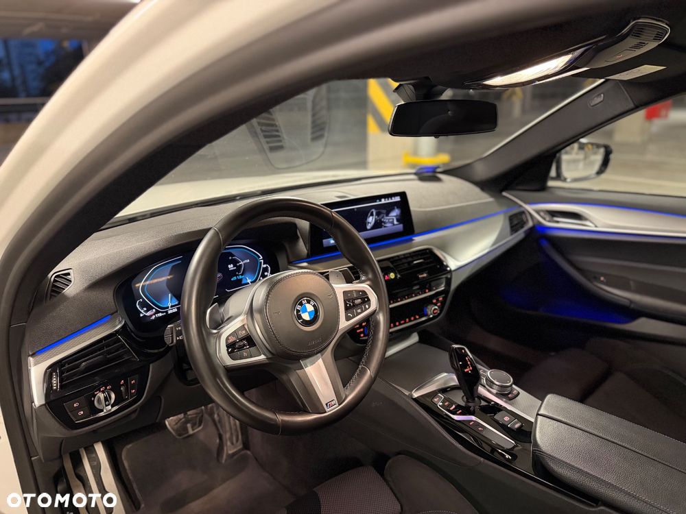 BMW Seria 5 530e xDrive M Sport sport - 11