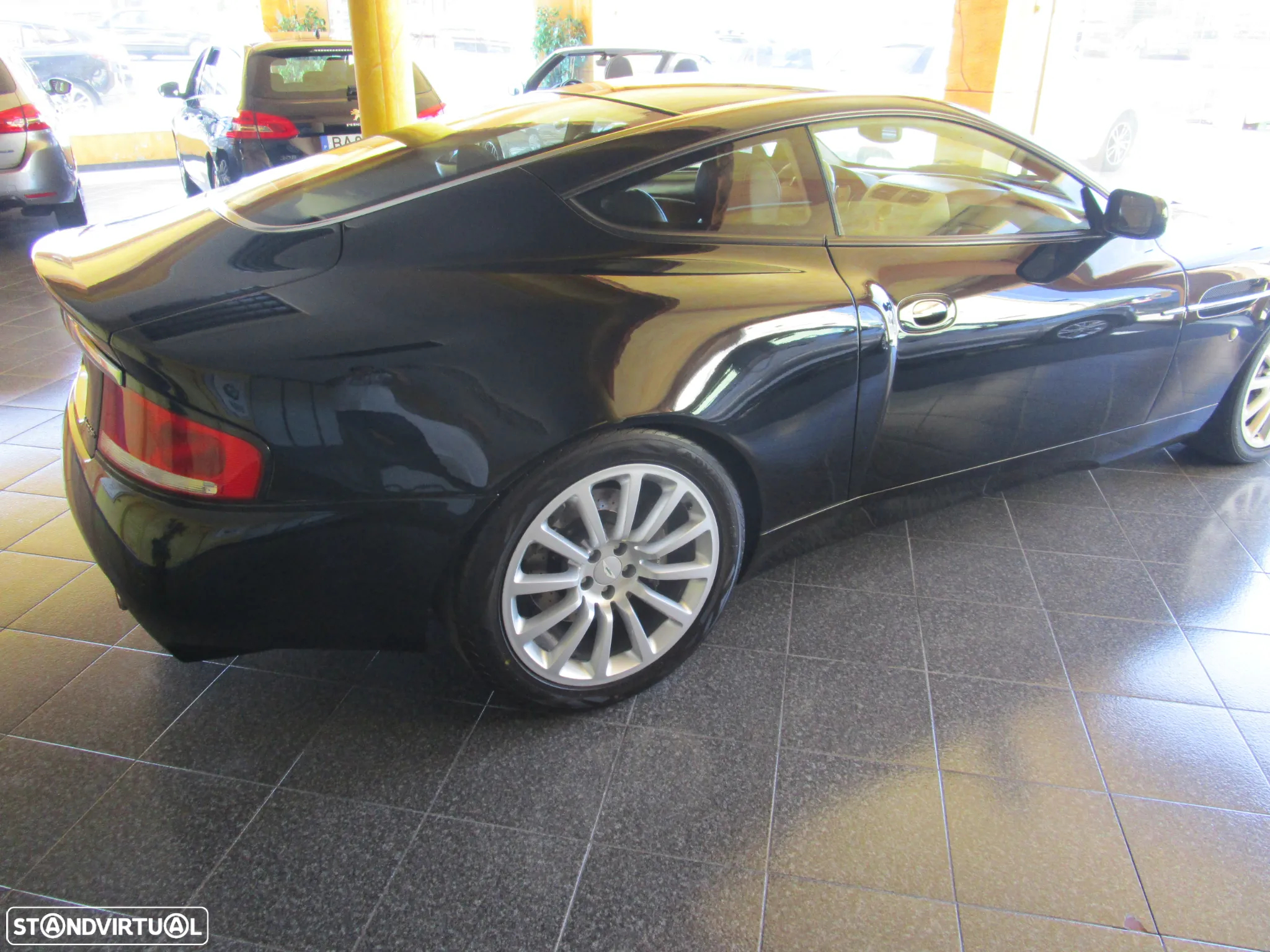 Aston Martin Vanquish - 6