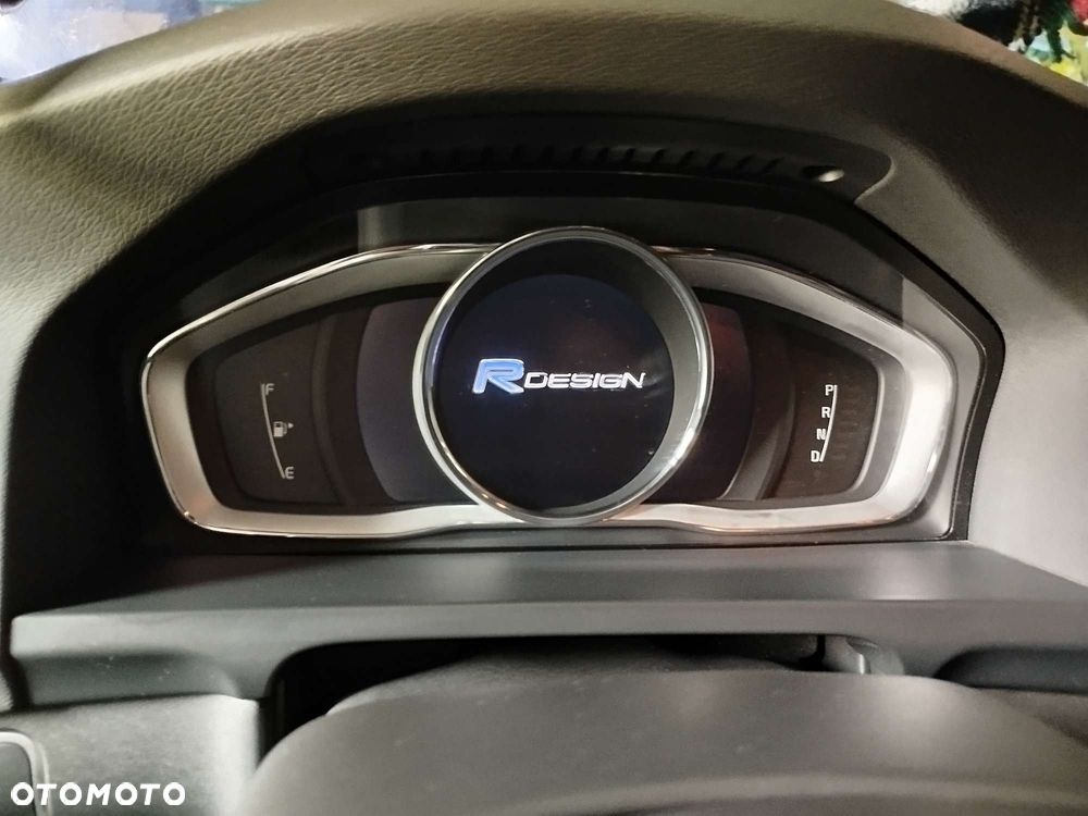 Volvo V60 T4 R-Design - 32