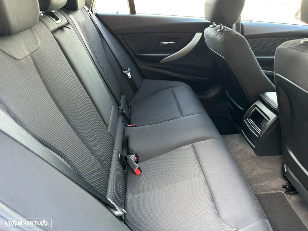 BMW 318 d DPF Touring - 26