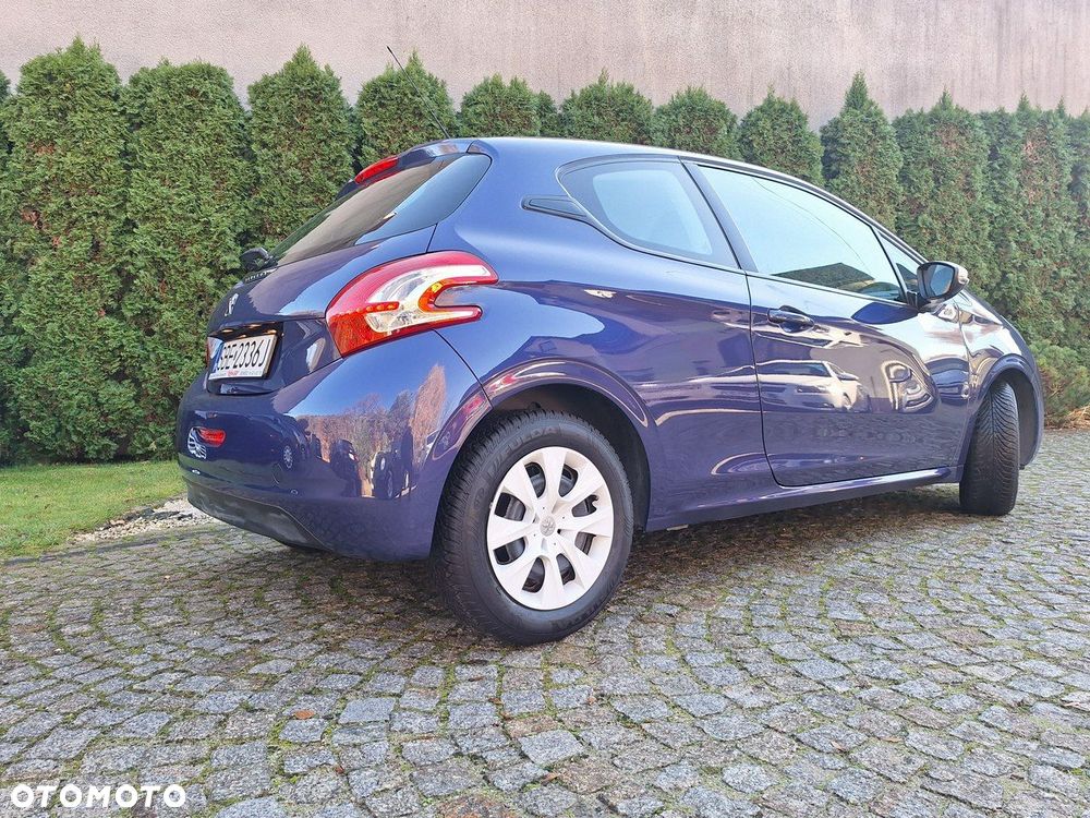 Peugeot 208 - 33