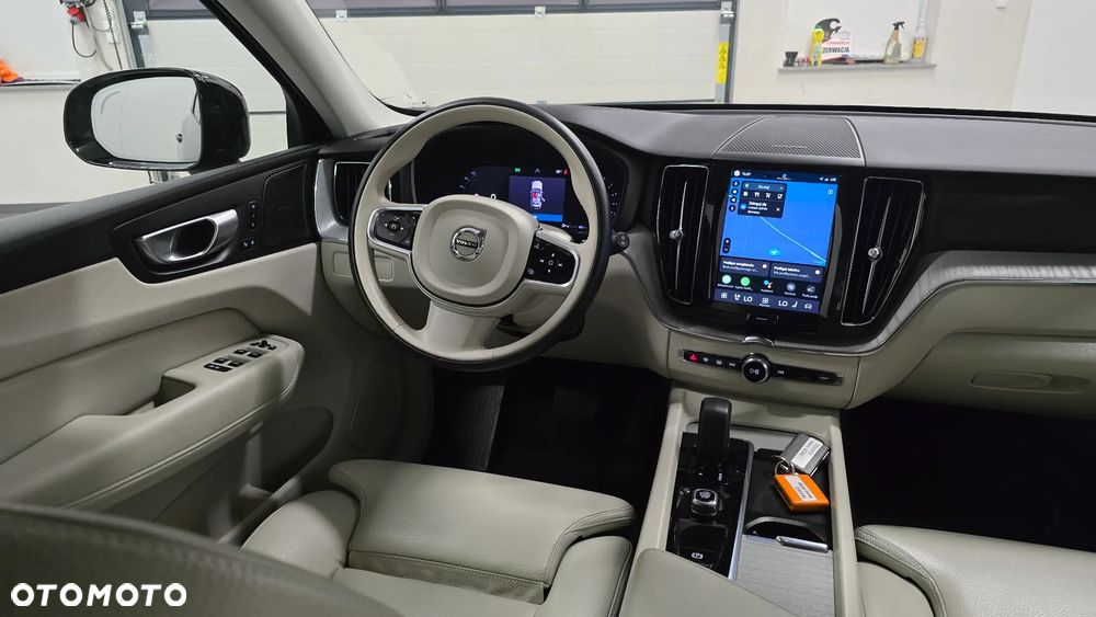Volvo XC 60 B4 D Plus Dark - 8