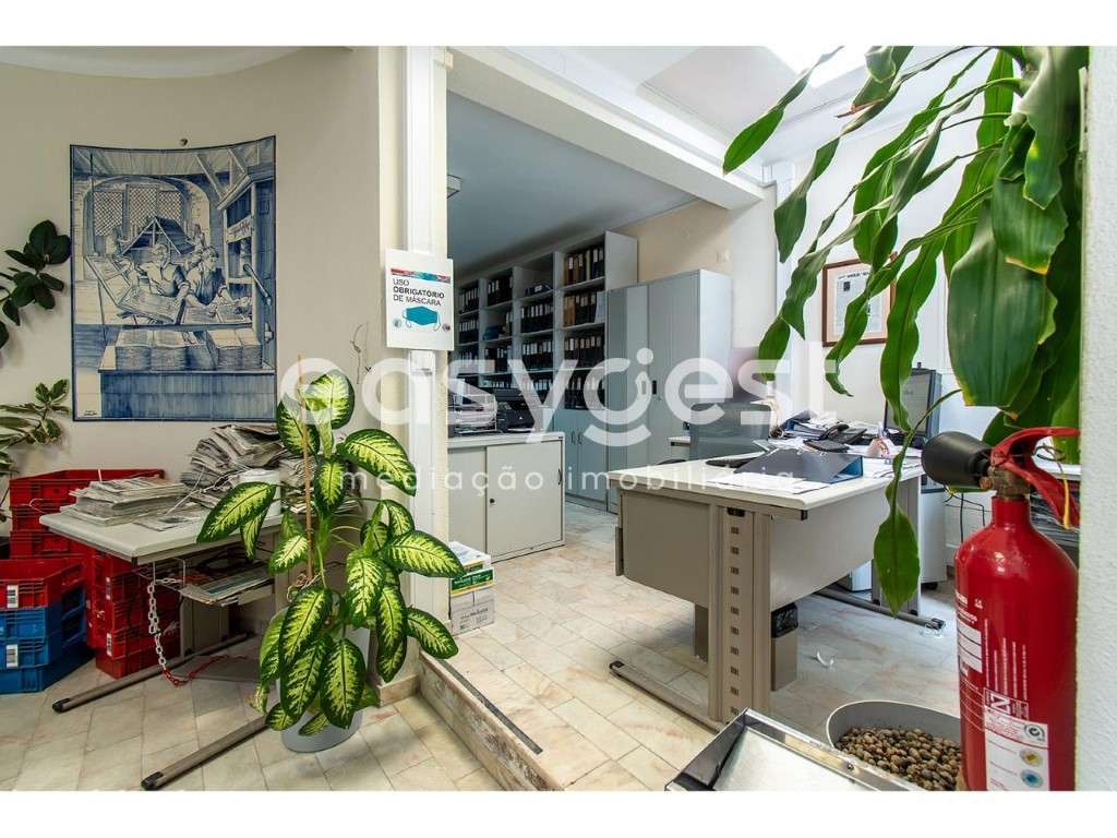 Espaço destinado a serviços no centro de Vila Real de Santo António - Grande imagem: 3/19