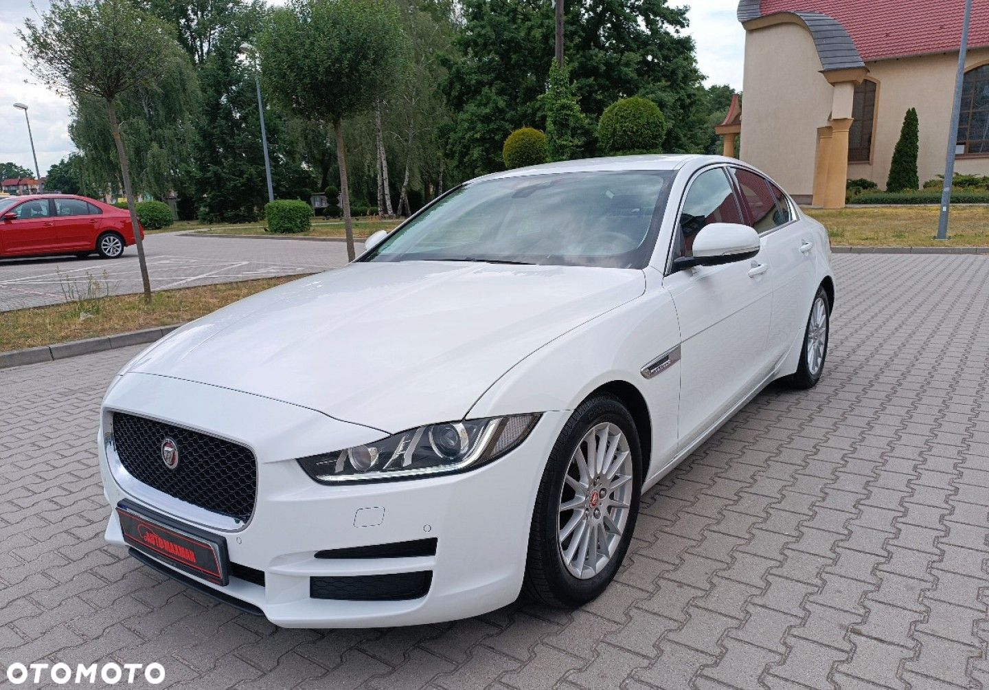 Jaguar XE - 3