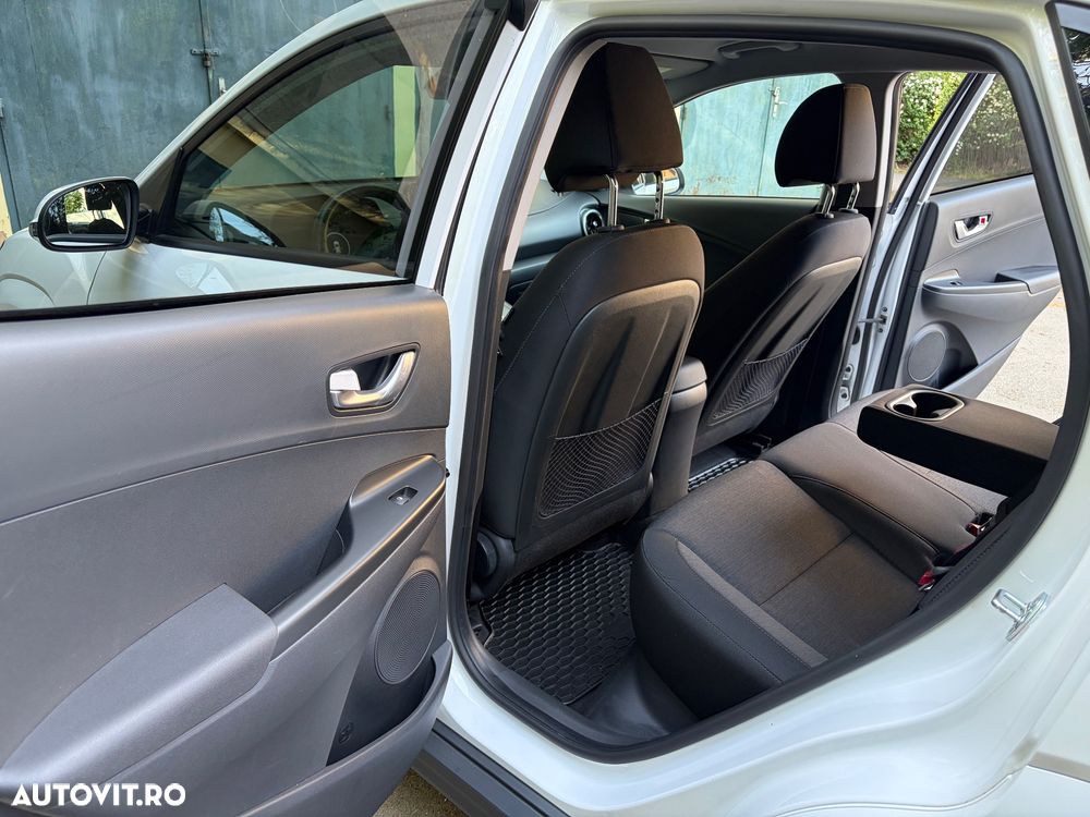 Hyundai KONA - 12