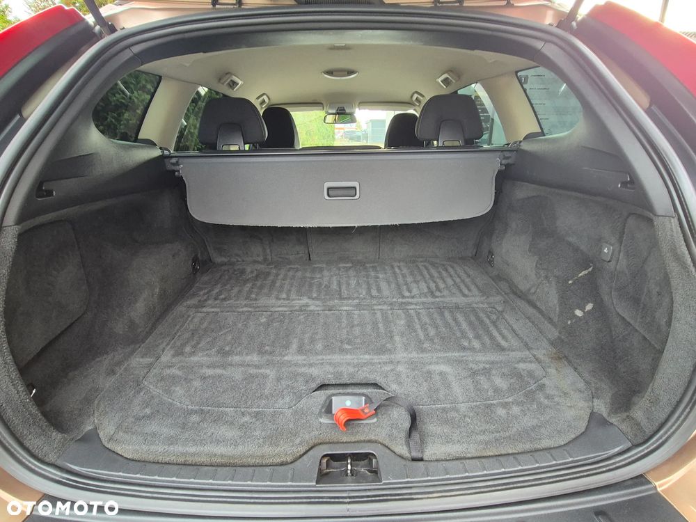 Volvo XC 60 2.4D AWD Momentum - 30