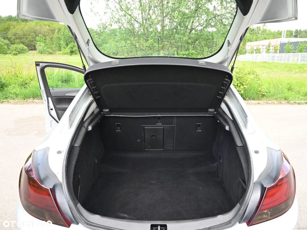 Opel Insignia - 36