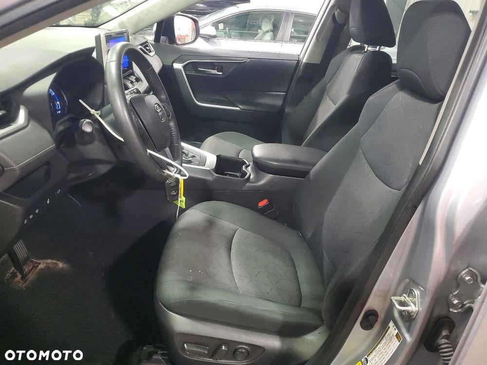 Toyota RAV4 - 8