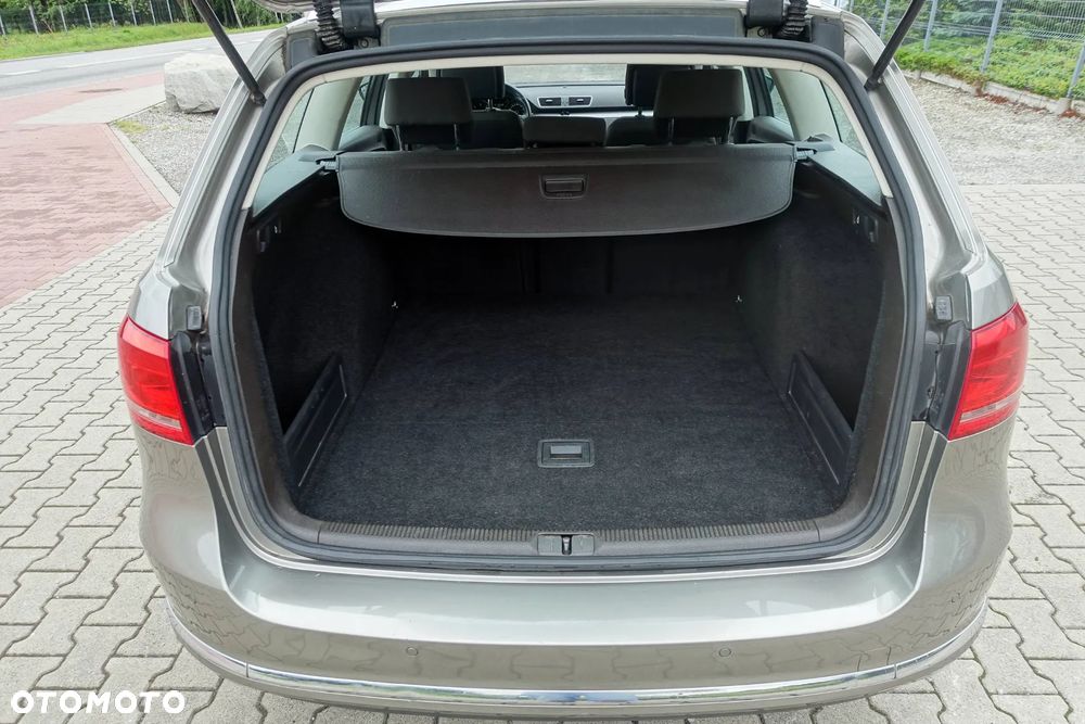 Volkswagen Passat 2.0 TDI DSG BlueMotion Technology Comfortline - 19