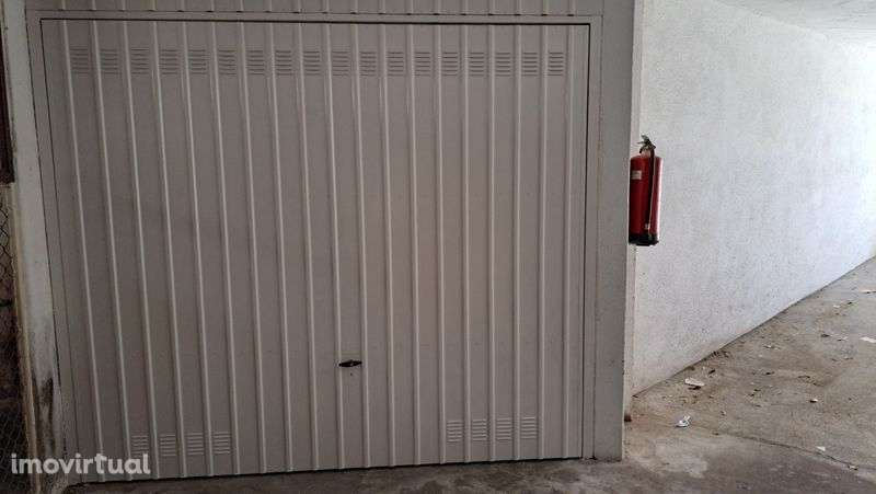 Box fechada com janela - Grande imagem: 2/4