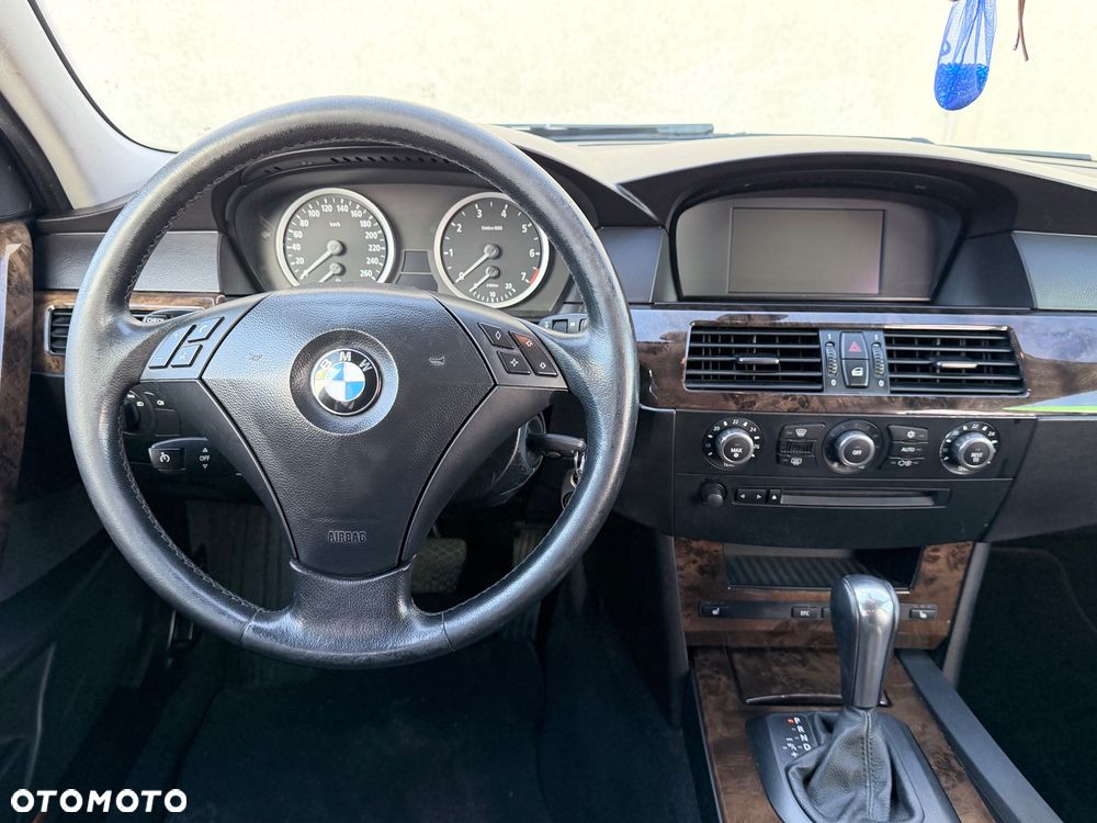 BMW Seria 5 523i - 10