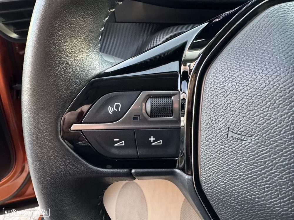 Peugeot e-2008 50 kWh Allure - 32