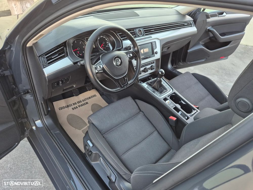 VW Passat Variant 2.0 TDI Confortline - 24