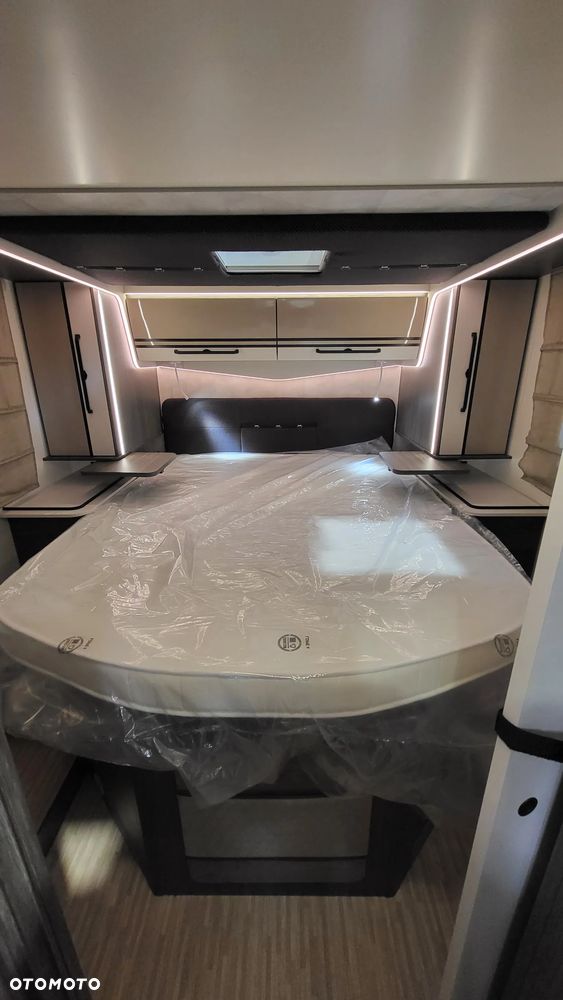 McLOUIS Nevis 879 - 5 osobowy - 33