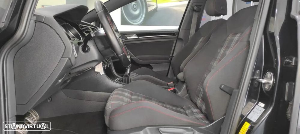 VW Golf - 17