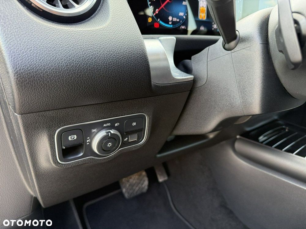 Mercedes-Benz GLB 200 7G-DCT - 21