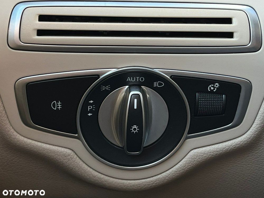 Mercedes-Benz GLC 300 e 4-Matic Business Edition - 35