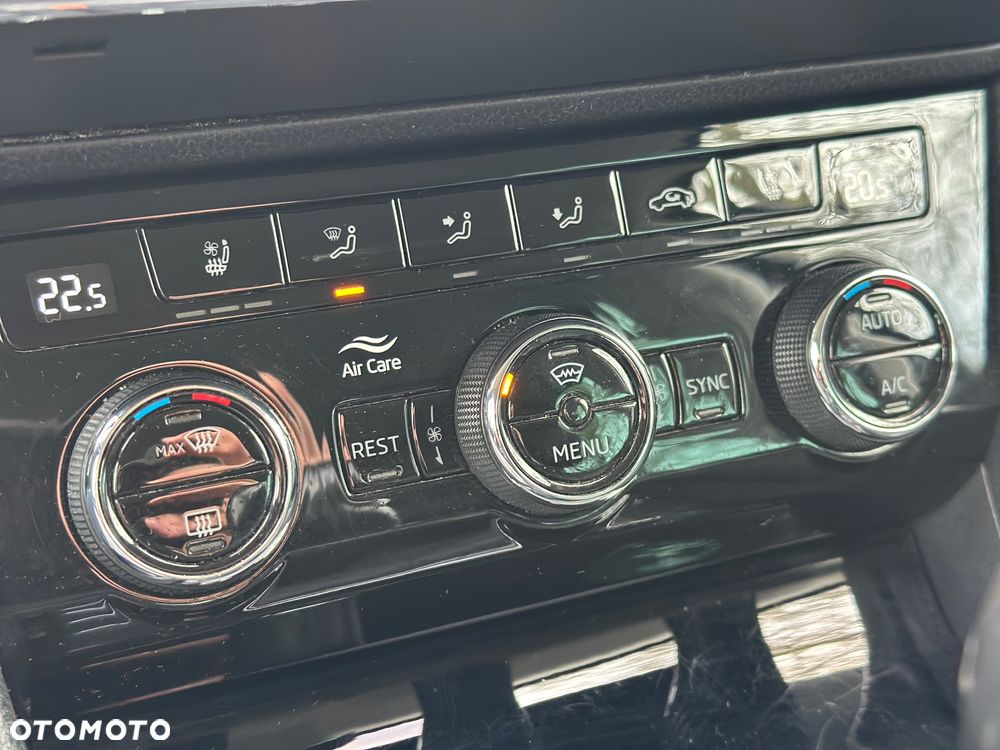 Skoda Superb 2.0 TDI Premium Edition - 33