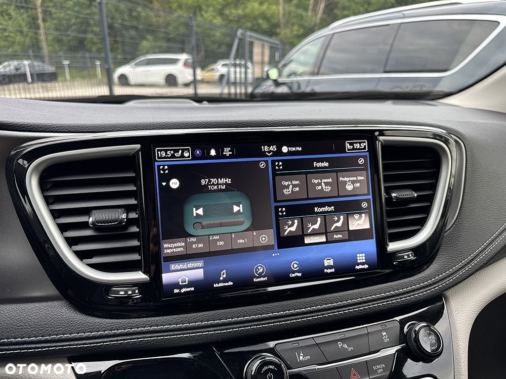 Chrysler Pacifica - 30