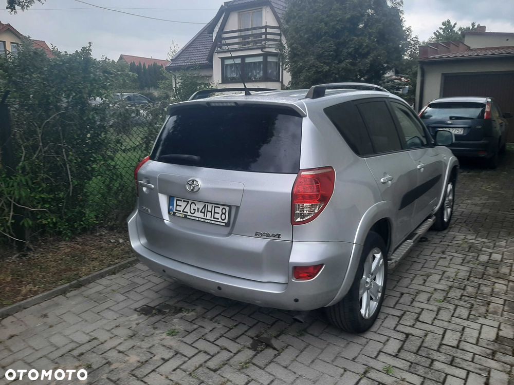 Toyota RAV4 - 1