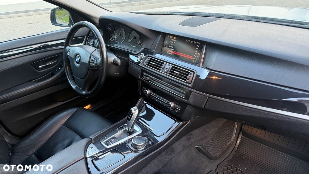 BMW Seria 5 525d Luxury Line - 14