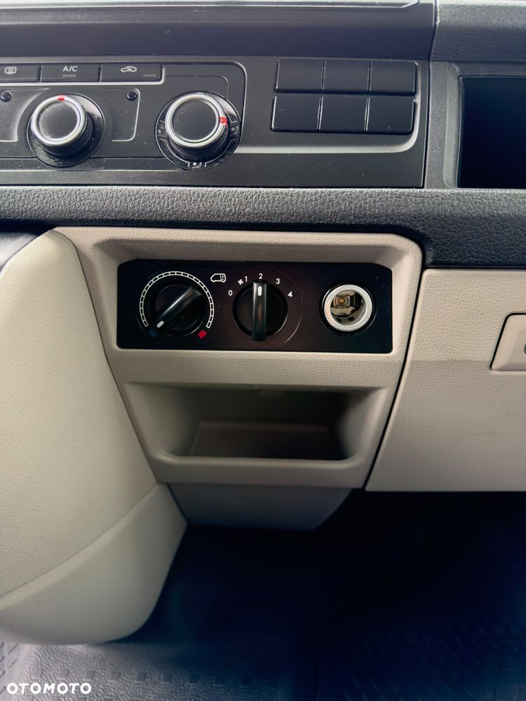 Volkswagen Transporter - 11