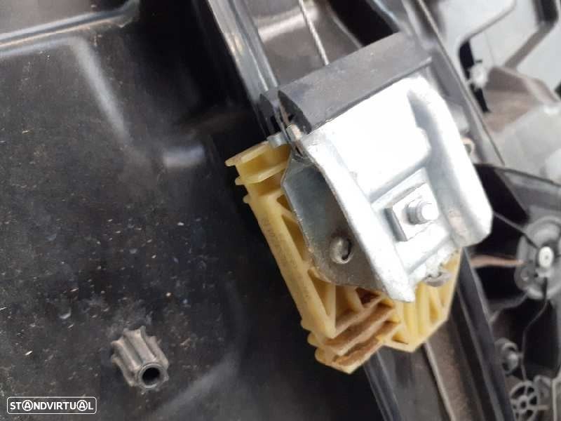 ELEVADOR DE VIDRO TRASEIRO DIREITO MERCEDES-BENZ CLASSE A 2013 - 4