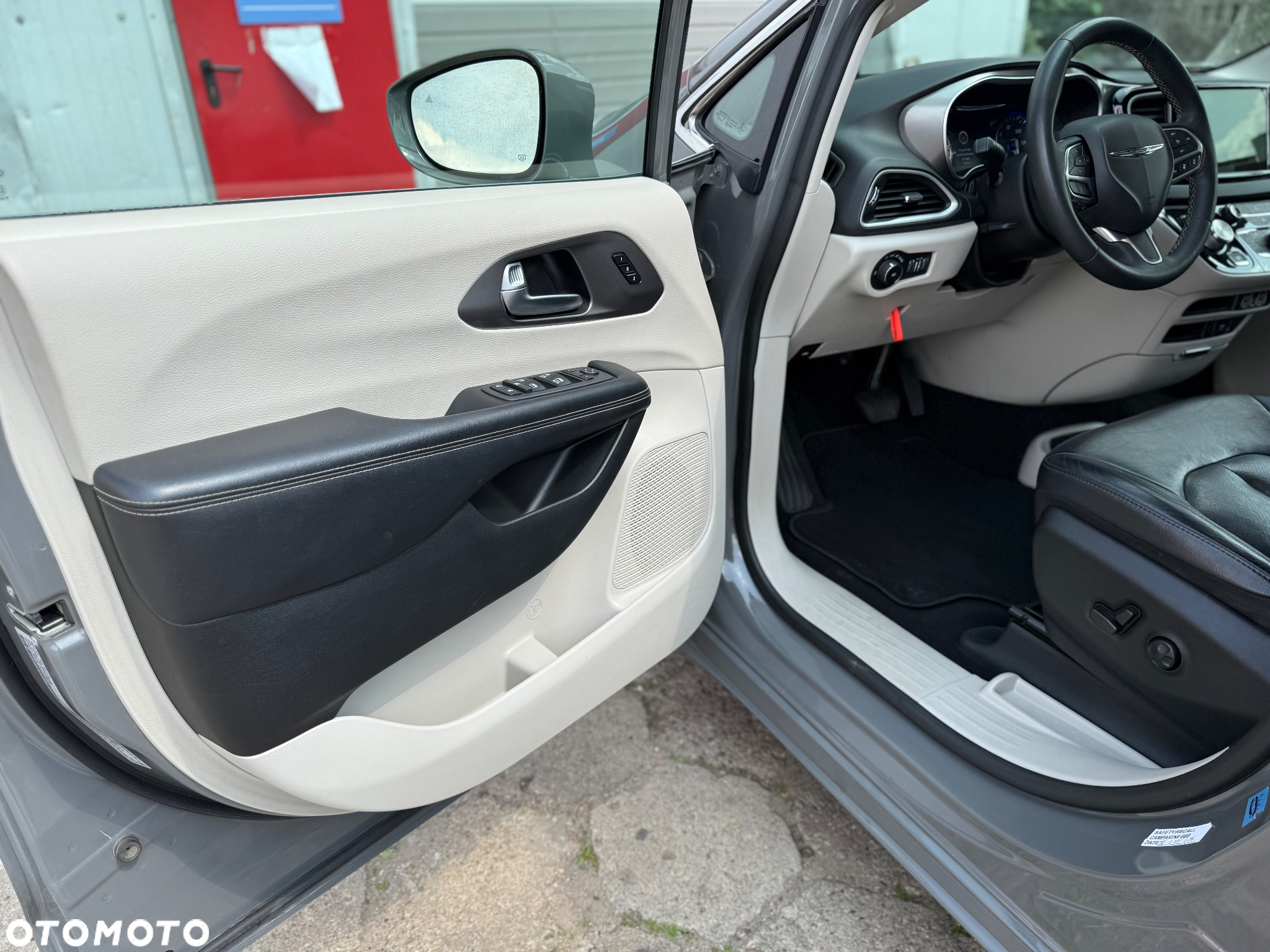 Chrysler Pacifica - 15