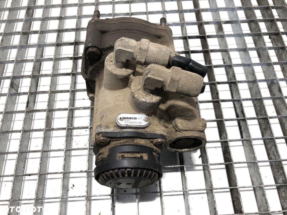 ZAWÓR STEROWANIA PRZYCZEPĄ  SCANIA 4 - series 1995 - 2008 114 C/330 9730090100 - 4