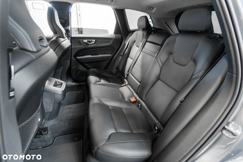 Volvo XC 60 B4 D AWD Geartronic Momentum - 35