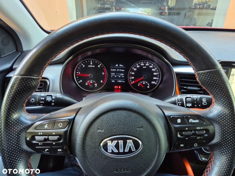 Kia Stonic 1.6 CRDi Platinum Edition - 9