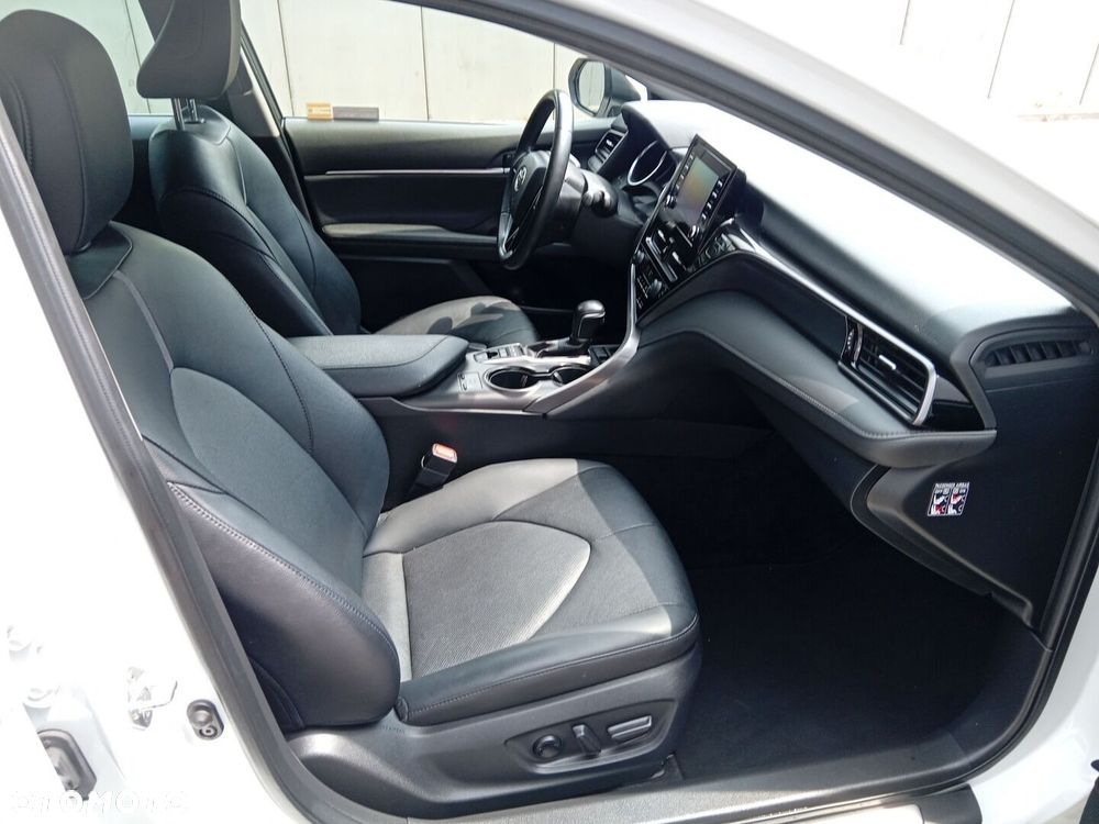 Toyota Camry - 10