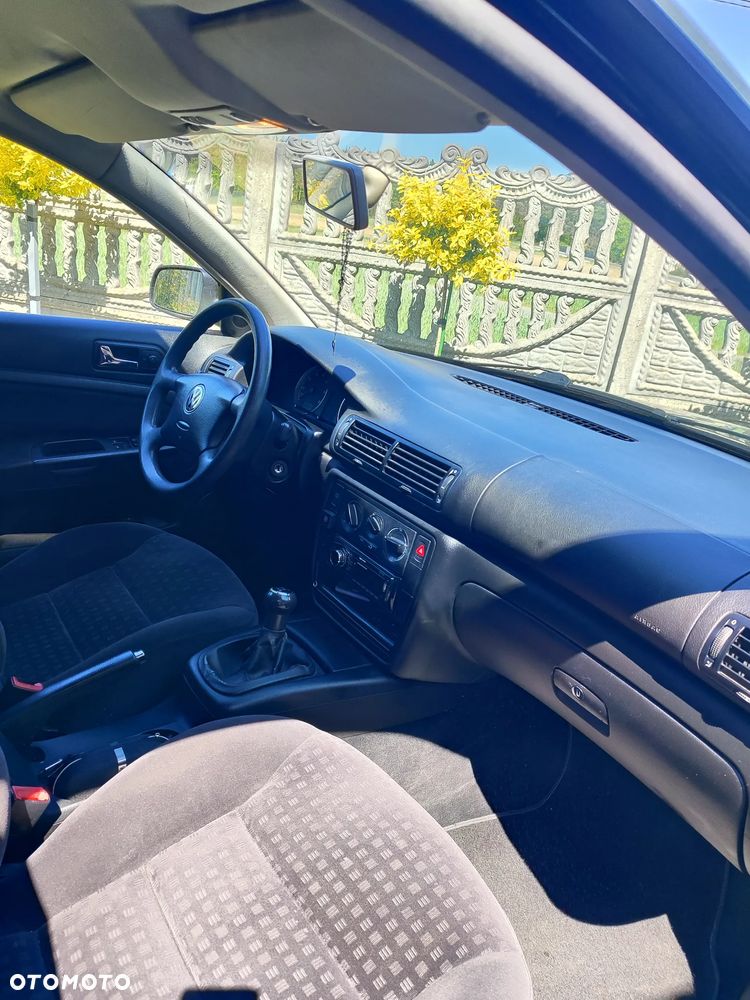 Volkswagen Passat - 16
