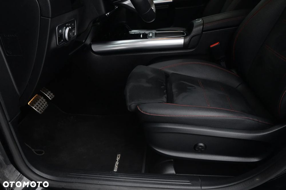 Mercedes-Benz GLA 200 d 4Matic 8G-DCT AMG Line - 36