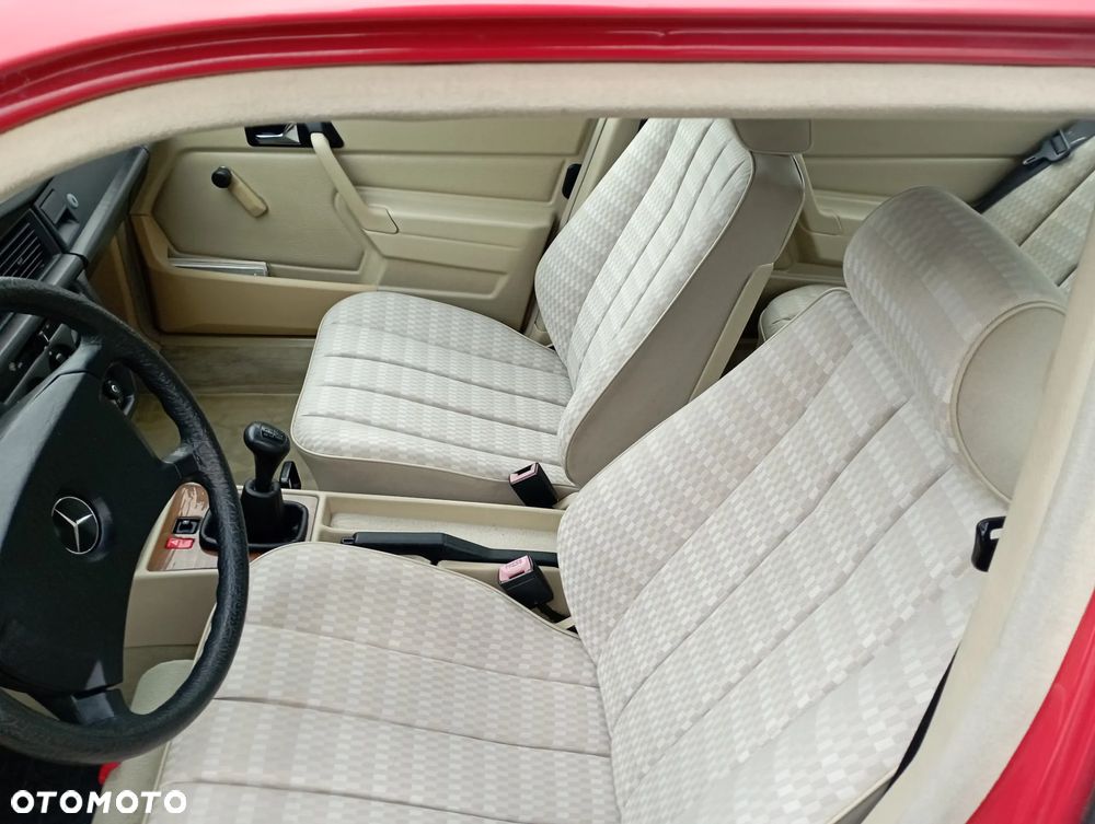 Mercedes-Benz W201 (190) - 25