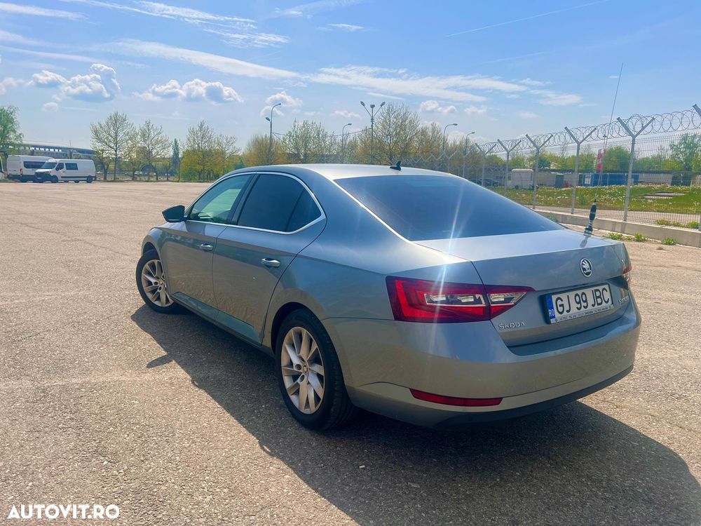 Skoda Superb 2.0 TDI DSG Style - 3