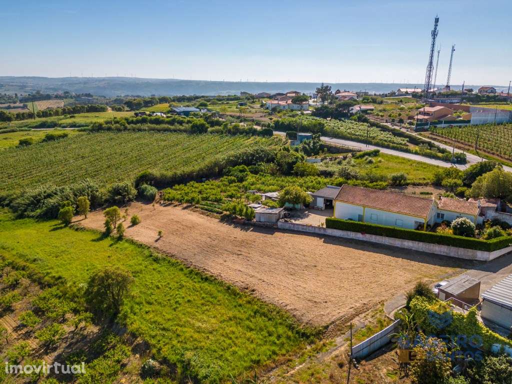 Terreno com projeto aprovado para uma moradia T3, licença a levanta... - Grande imagem: 3/22