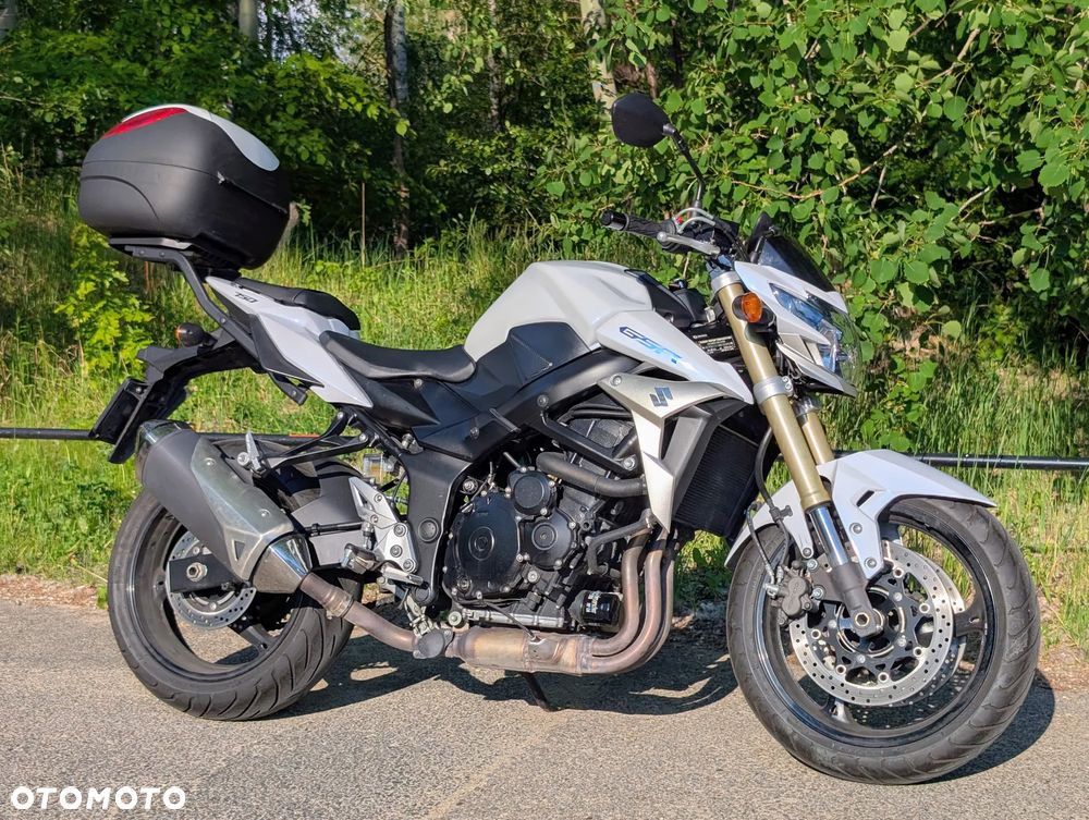Suzuki GSR - 1