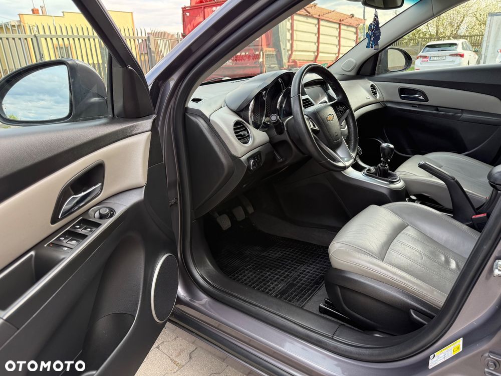 Chevrolet Cruze 1.8 LTZ - 18