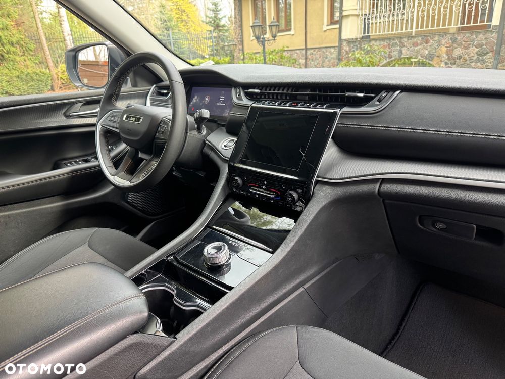 Jeep Grand Cherokee - 23