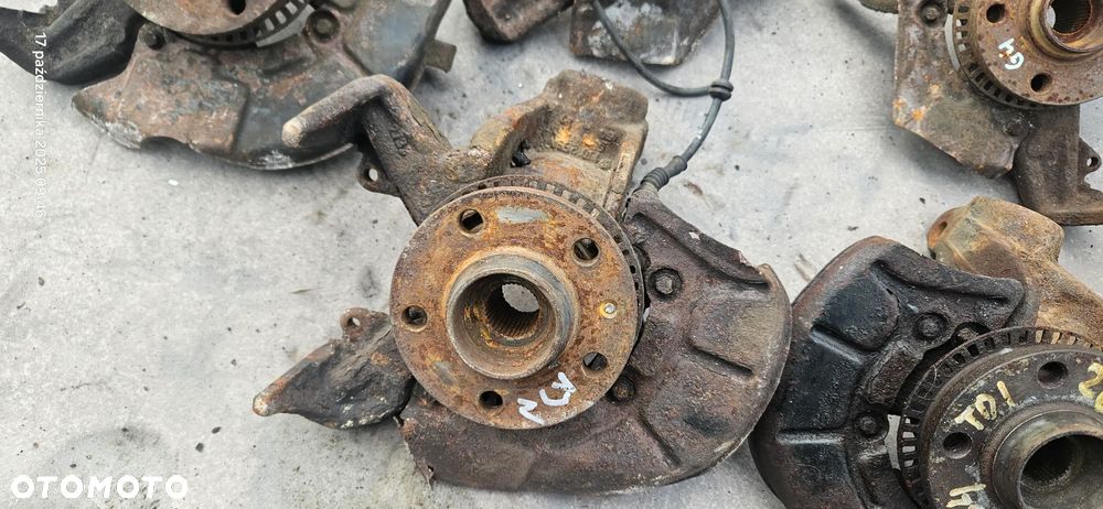 Zwrotnica piasta lewa prawa przednia ABS 260mm 288mm VW Golf IV Bora Octavia I Audi A3 1,4  1,6 benzyna  1,9 TDI - 2